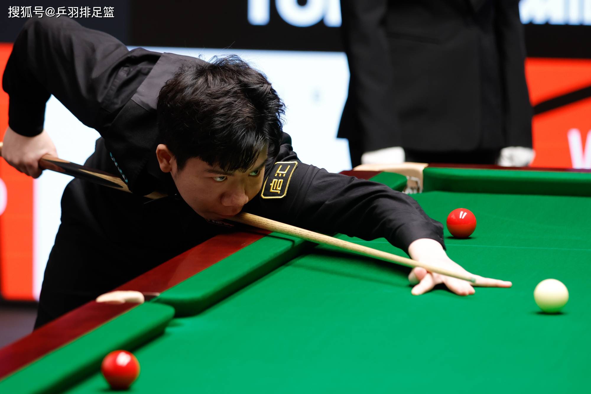 日益严格的 日益严格的